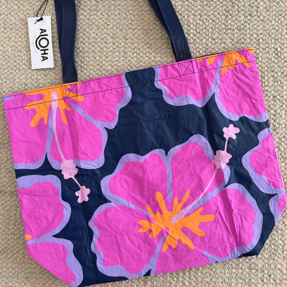 NWT ALOHA Collection Pua Waikiki Reversible Tote